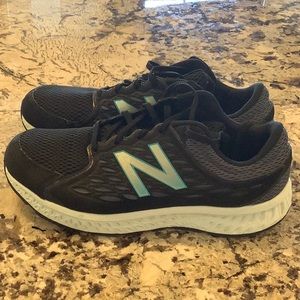 New Balance 420 u3 women’s size 10 black with turquoise outline reflective logo